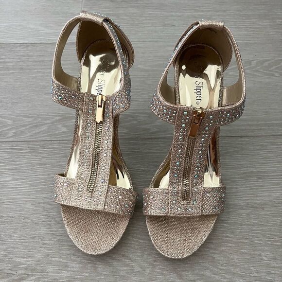 Silver Slipper Zippered Champagne Heels with Rhinestones and Glitter Size 7.5 - Picture 3 of 10